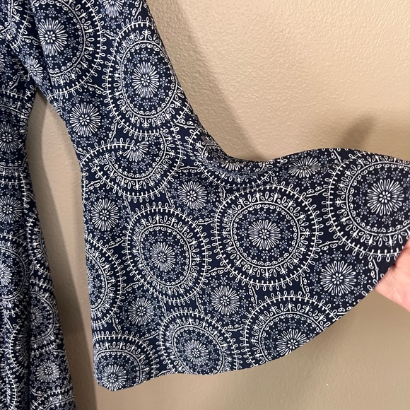 Tommy Hilfiger Bell Sleeve Navy Blue and White Print Dress - Size 10 - Picture 5 of 9